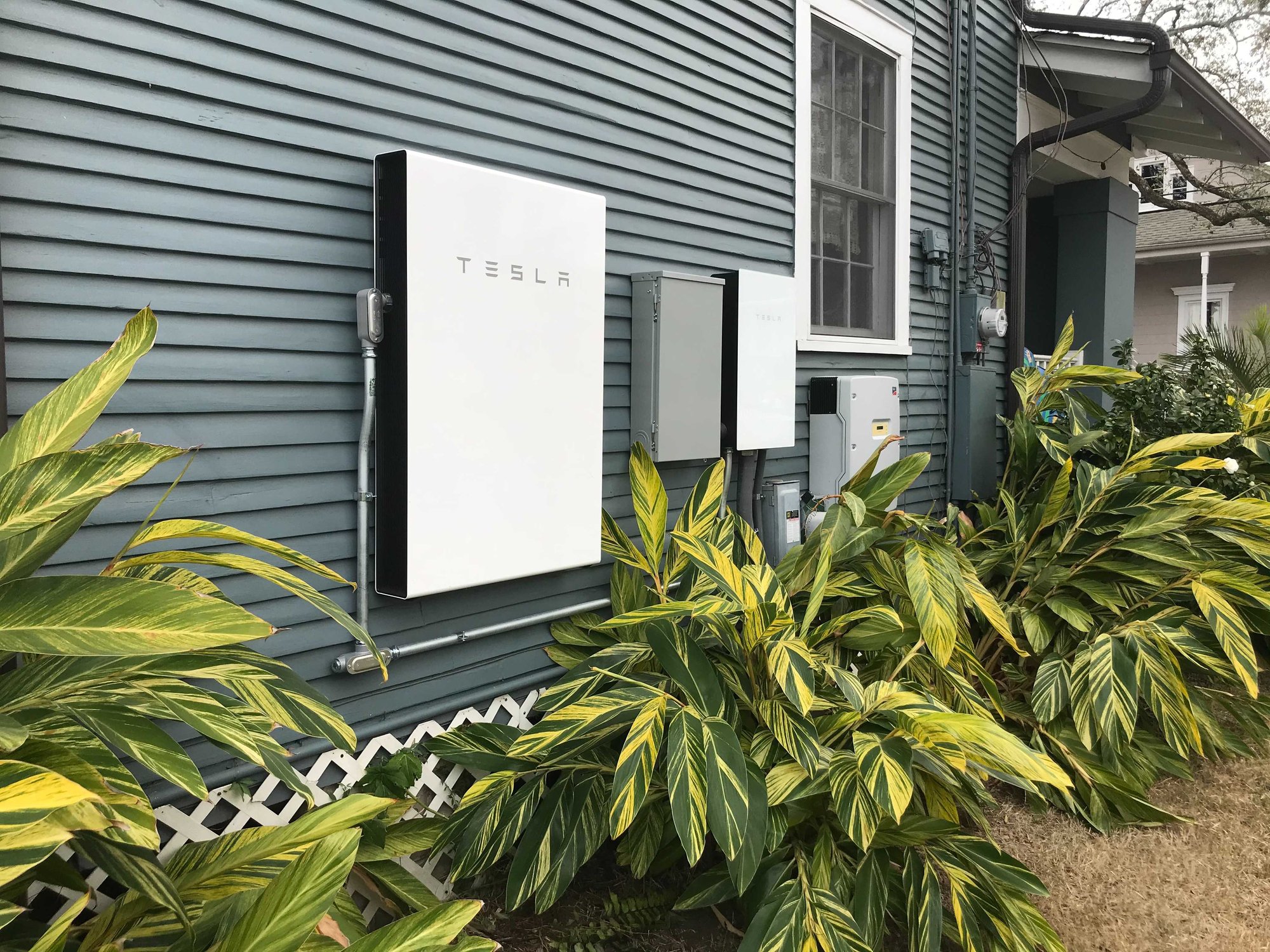 Lakeview Residence — solar and battery storage by Solar Alternatives